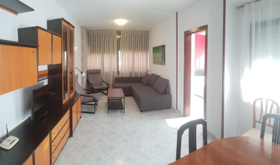 TV and multimedia, Living room, Seating area, Dining area
