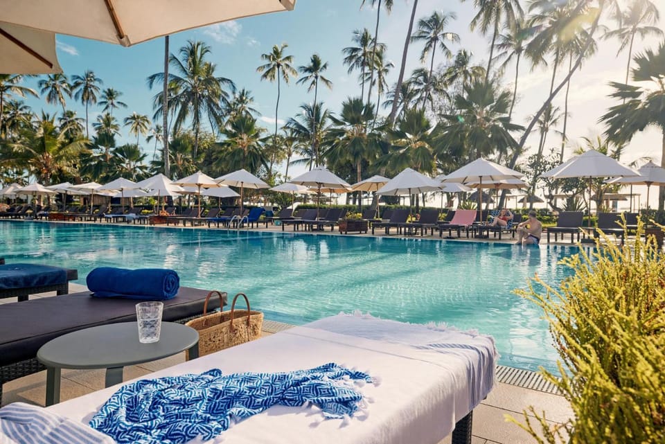 Swimming pool, sunbed