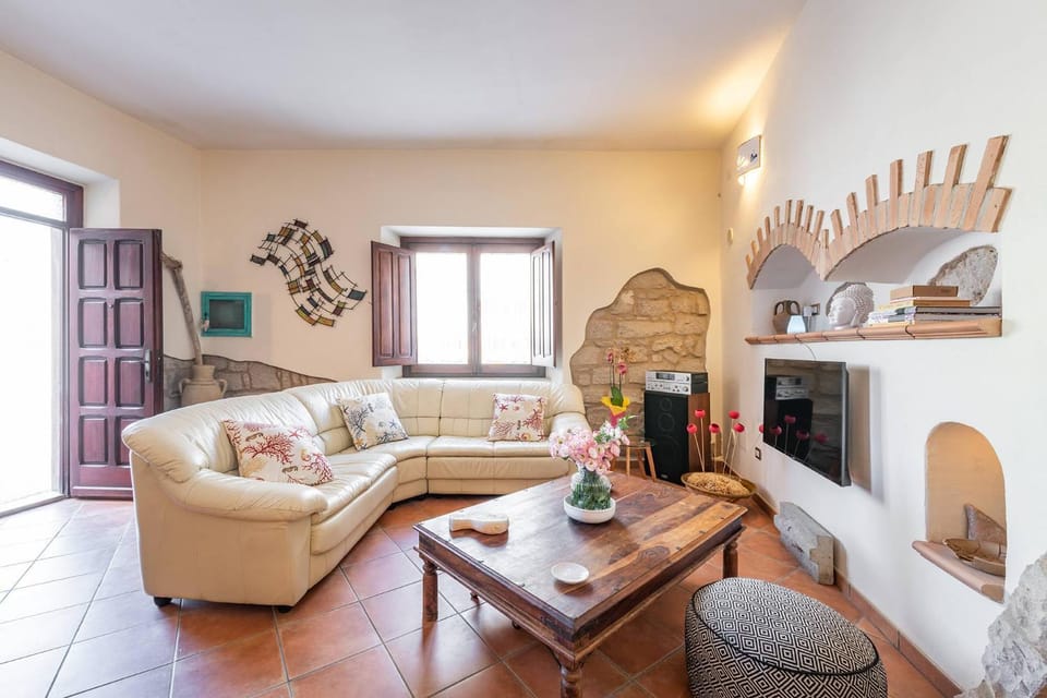 TV and multimedia, Living room, Lounge or bar, Photo of the whole room, Decorative detail, Seating area