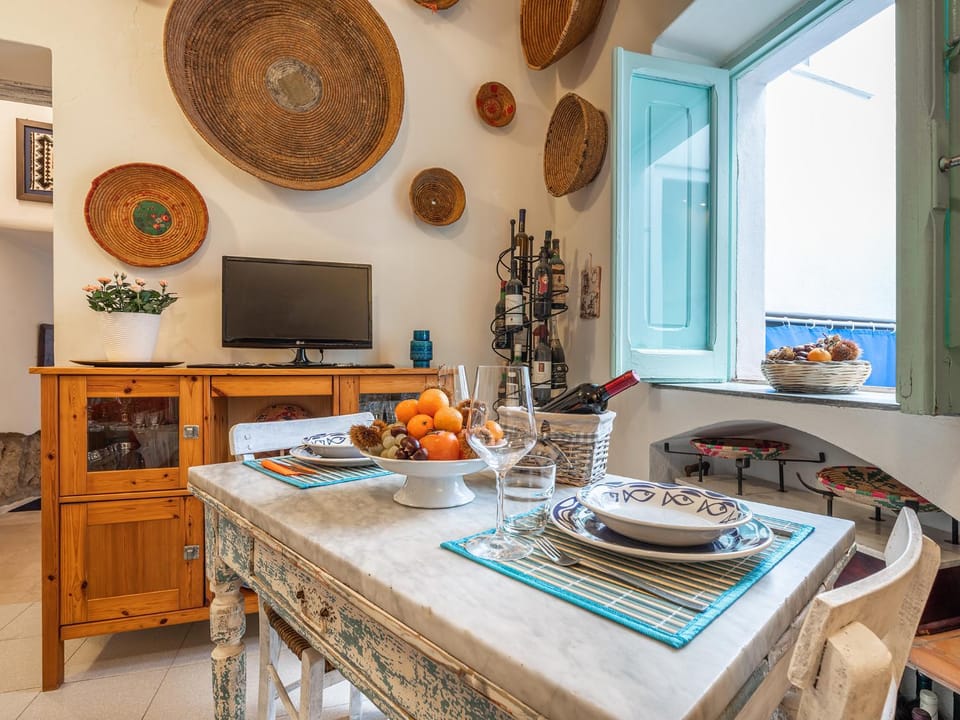 TV and multimedia, Kitchen or kitchenette, Dining area, Communal kitchen