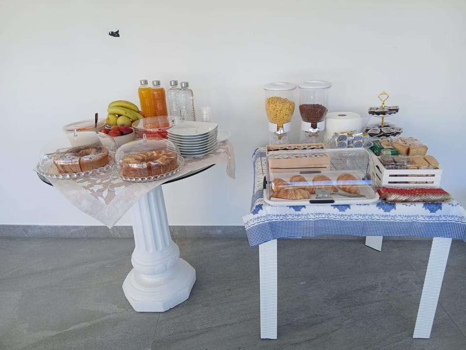 Food and drinks, Breakfast, Buffet breakfast, Drinks