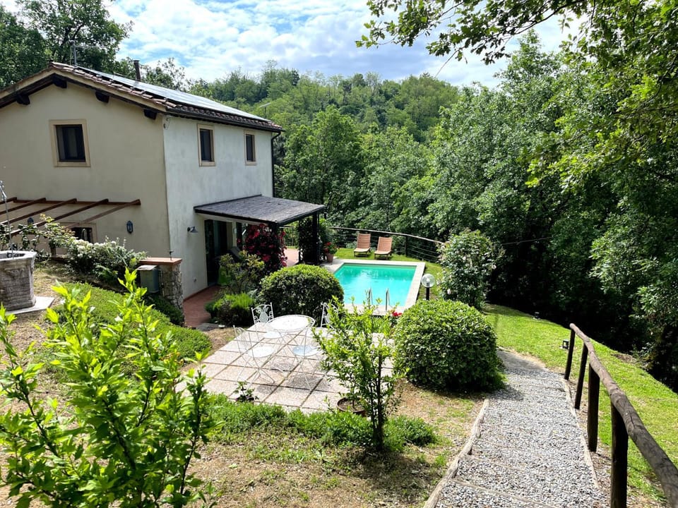 Property building, Garden, View (from property/room), Garden view, Swimming pool