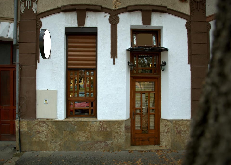 Facade/entrance