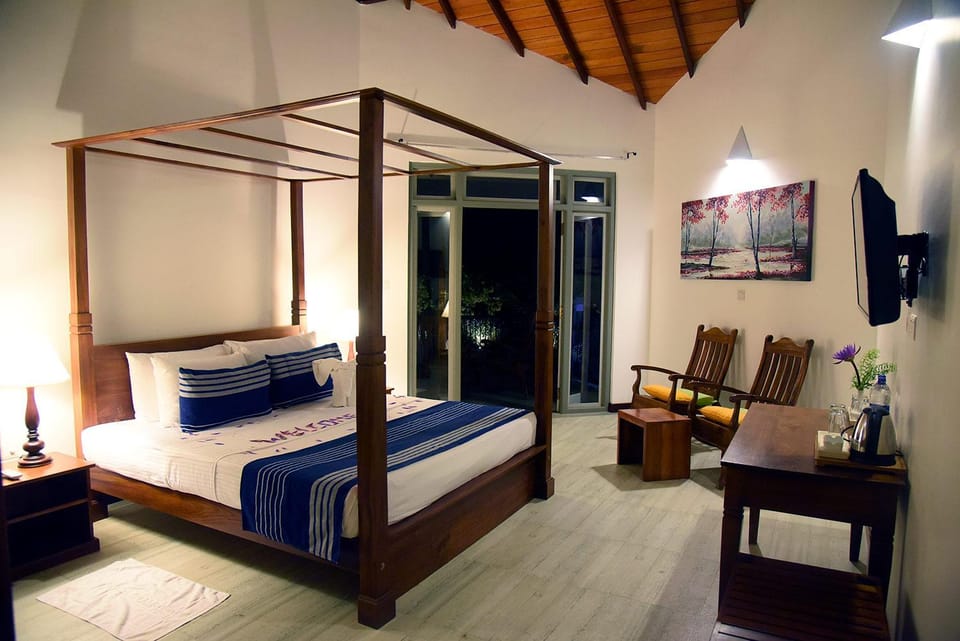 Bed, Night, Photo of the whole room, Family