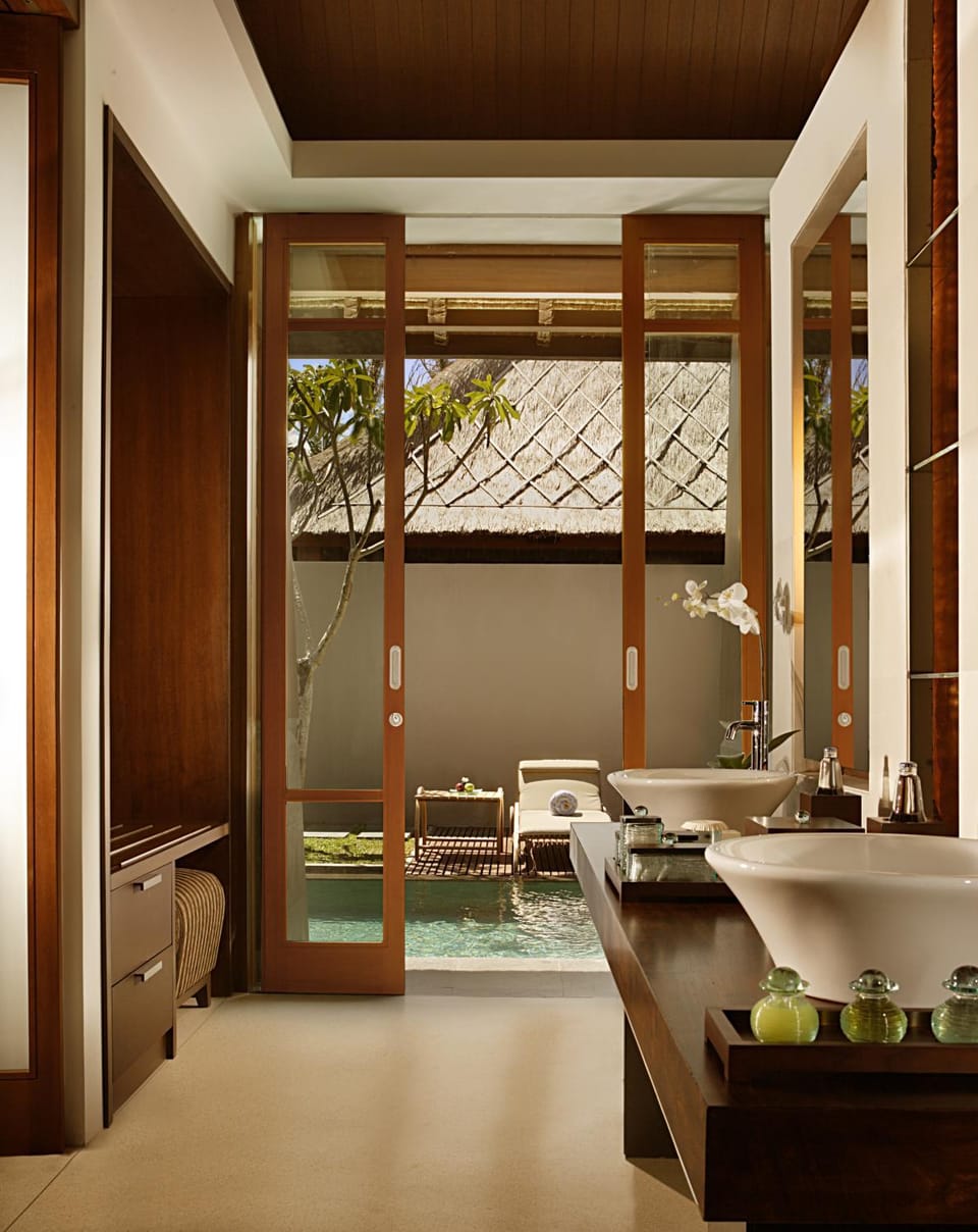 Bathroom, Swimming pool