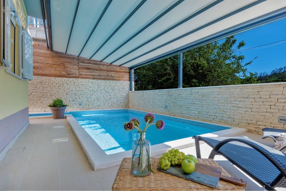 Balcony/Terrace, Seating area, Swimming pool, air conditioner