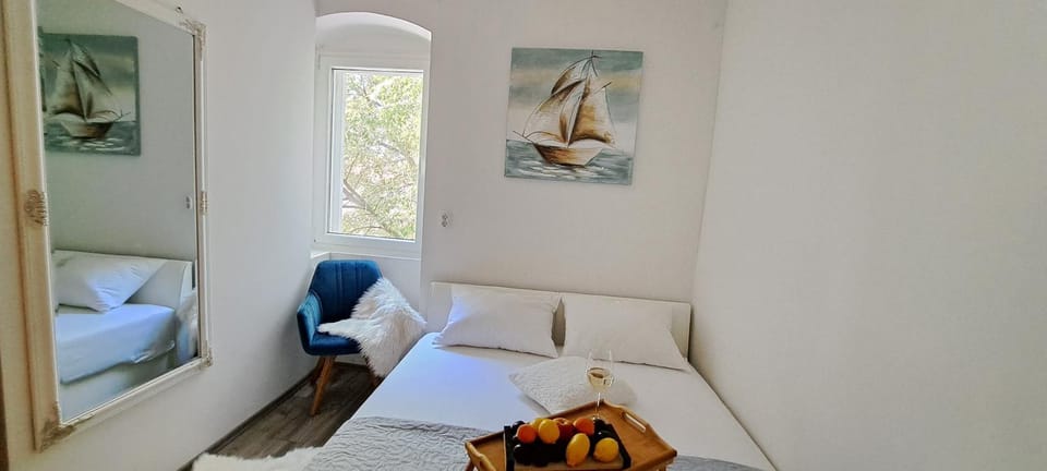 Old Town Tone Apartment in Split
