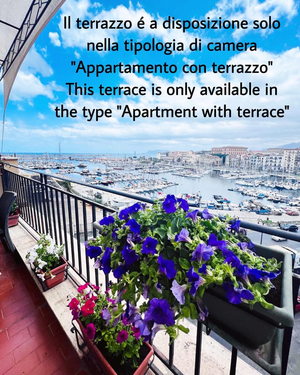 Balcony/Terrace, Text overlay