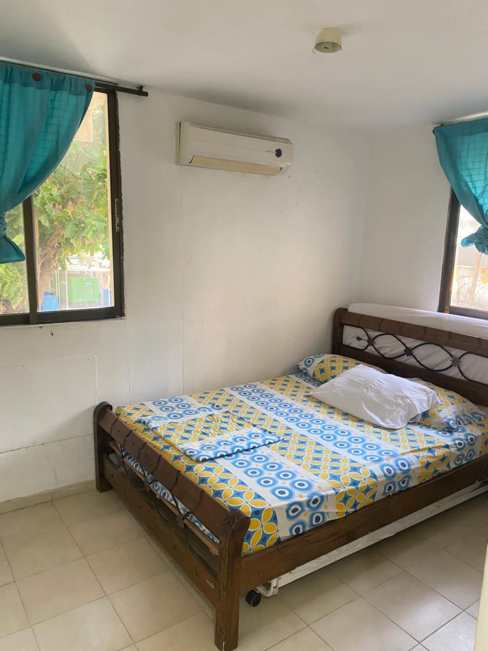 Bed, Photo of the whole room, air conditioner