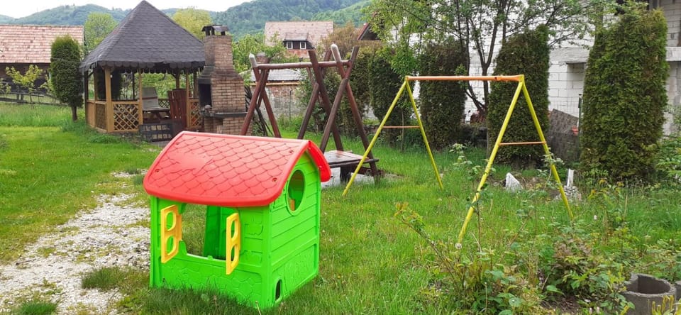 Pensiunea Ando Bed and Breakfast in Brașov County