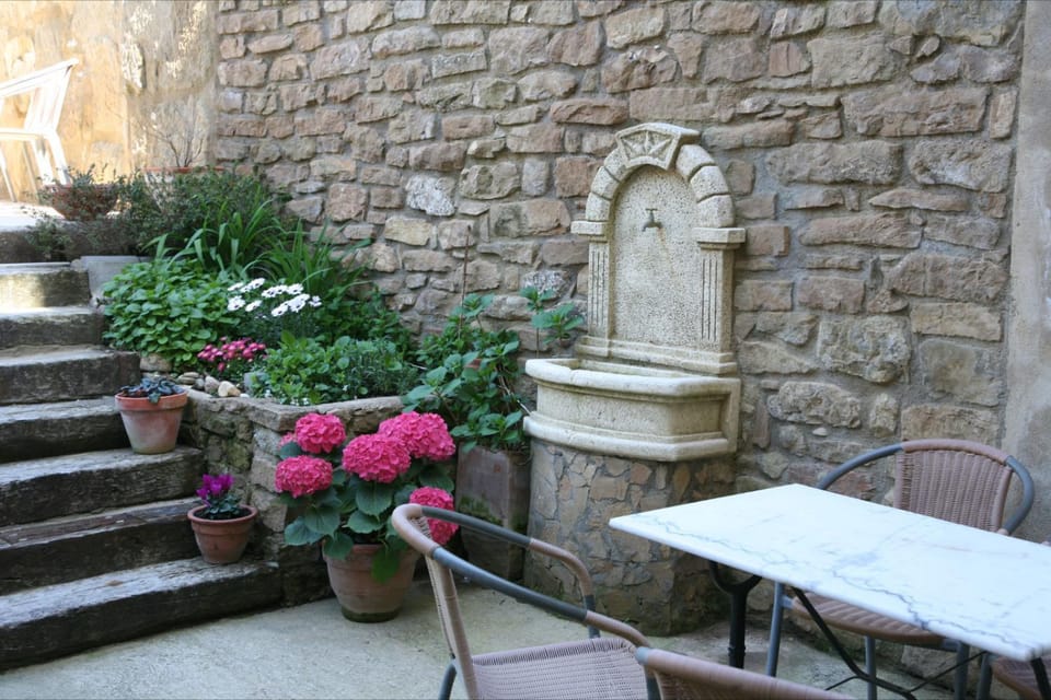 Hostal La Fuente Bed and Breakfast in Aragon