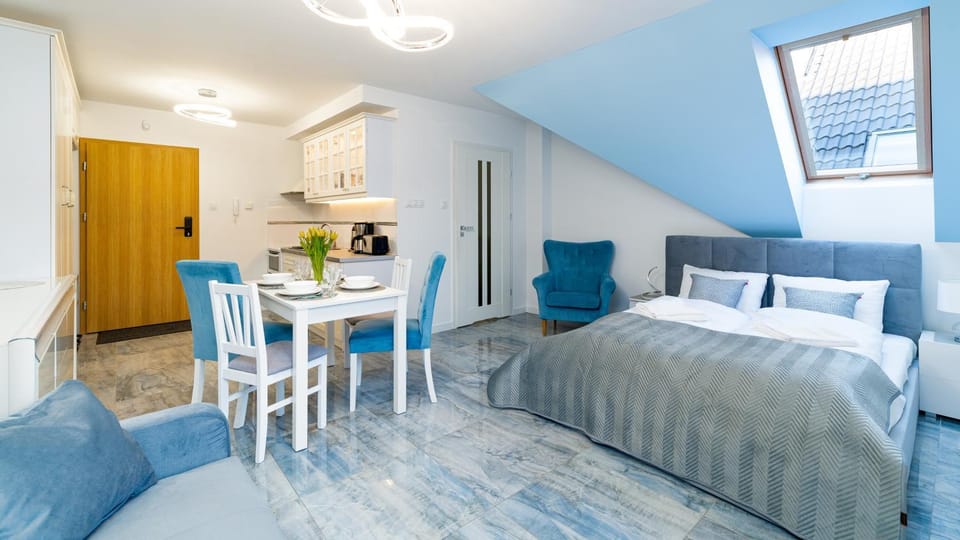 Kitchen or kitchenette, Seating area
