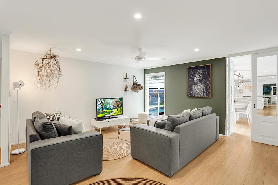 TV and multimedia, Living room, Seating area