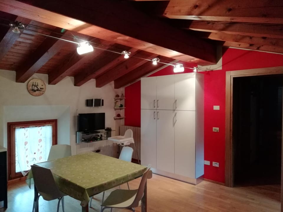 Dining area, Area and facilities