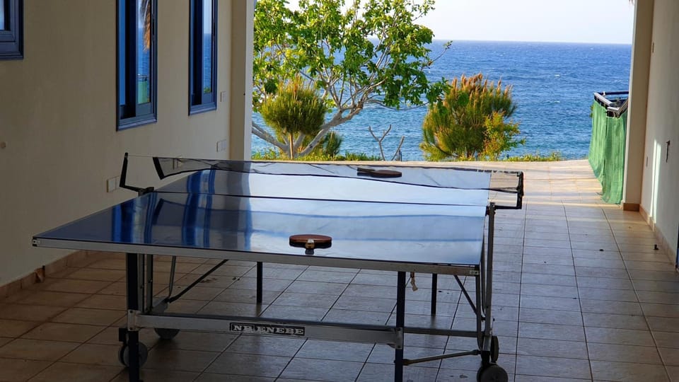 Table tennis