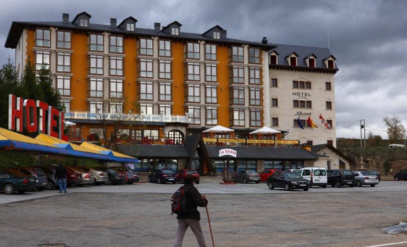 Nearby landmark, Day