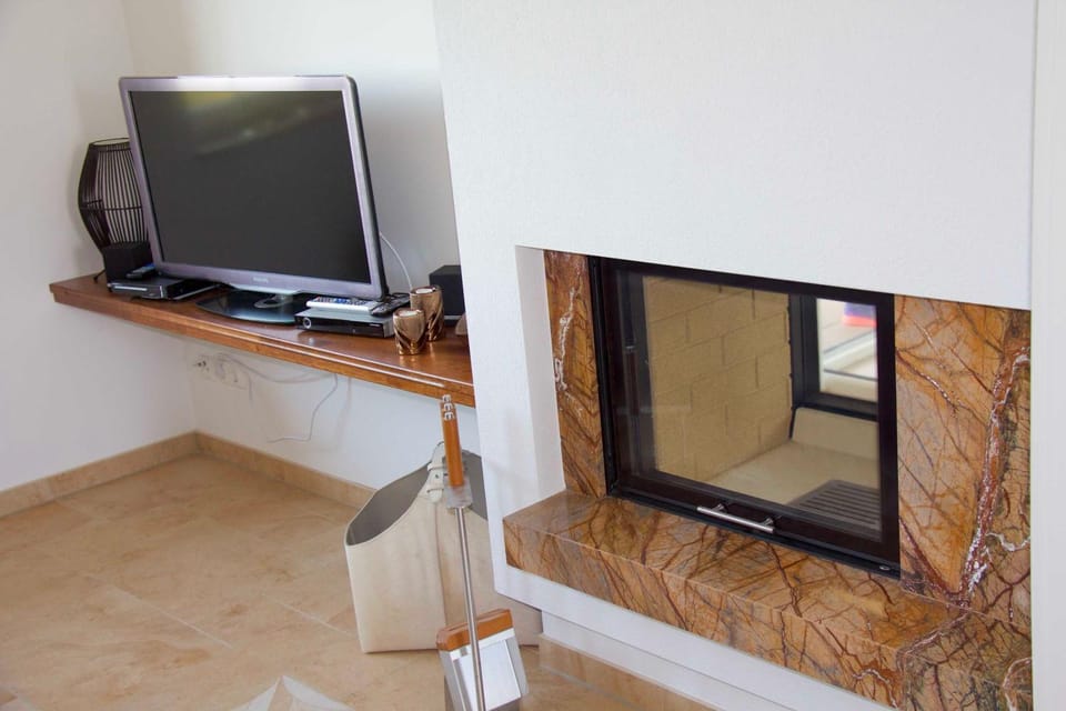 TV and multimedia, flat iron