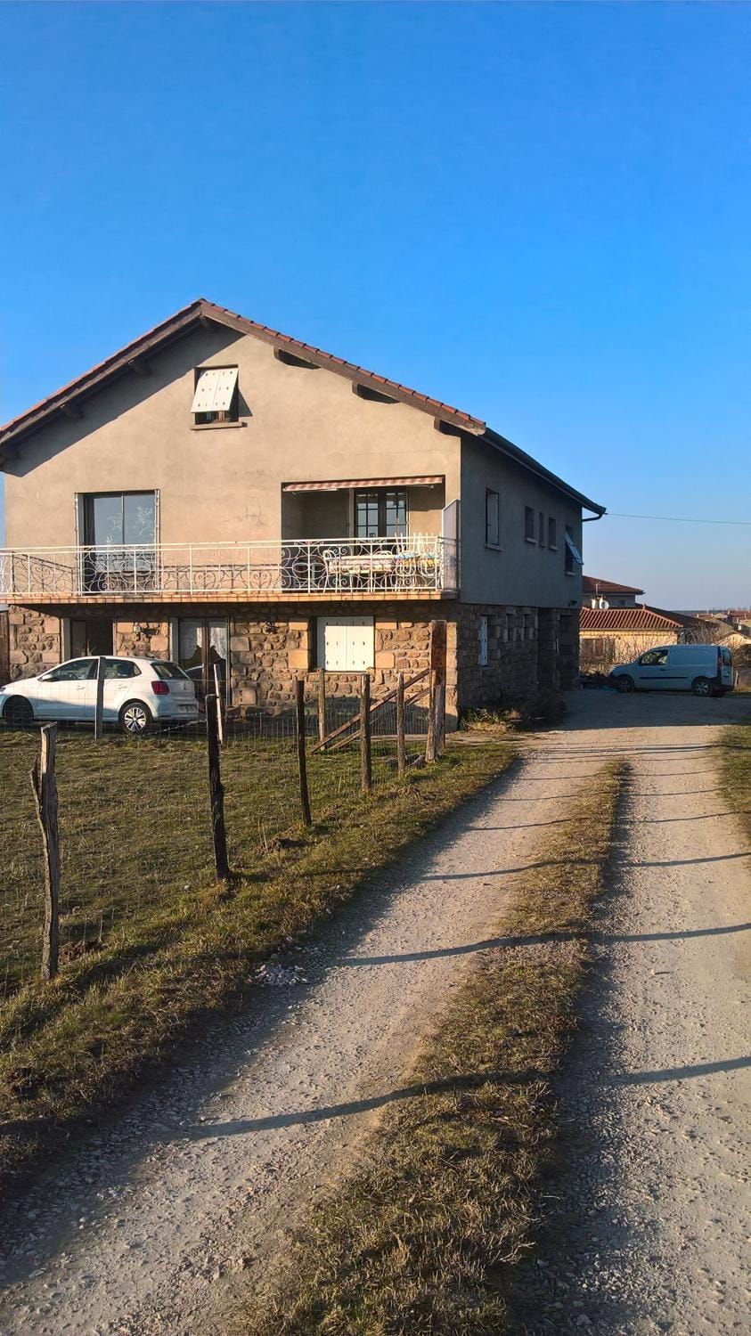 Chambre de la baronne de Rochegrosse Bed and Breakfast in Auvergne-Rhône-Alpes