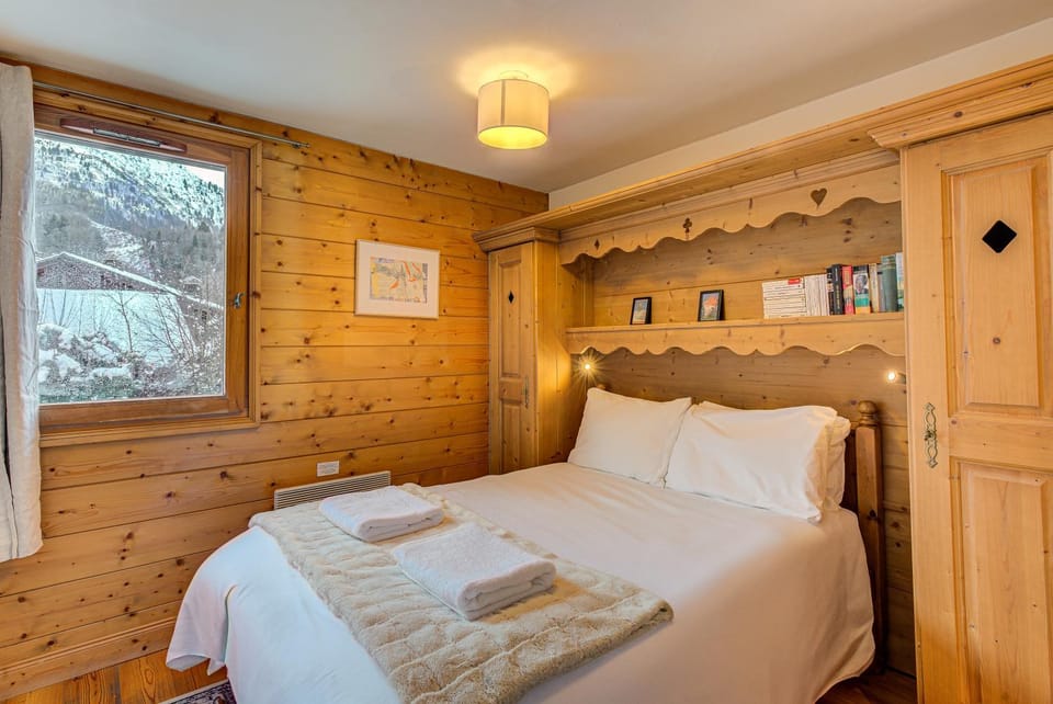 Bed, Photo of the whole room, Bedroom, towels, wardrobe