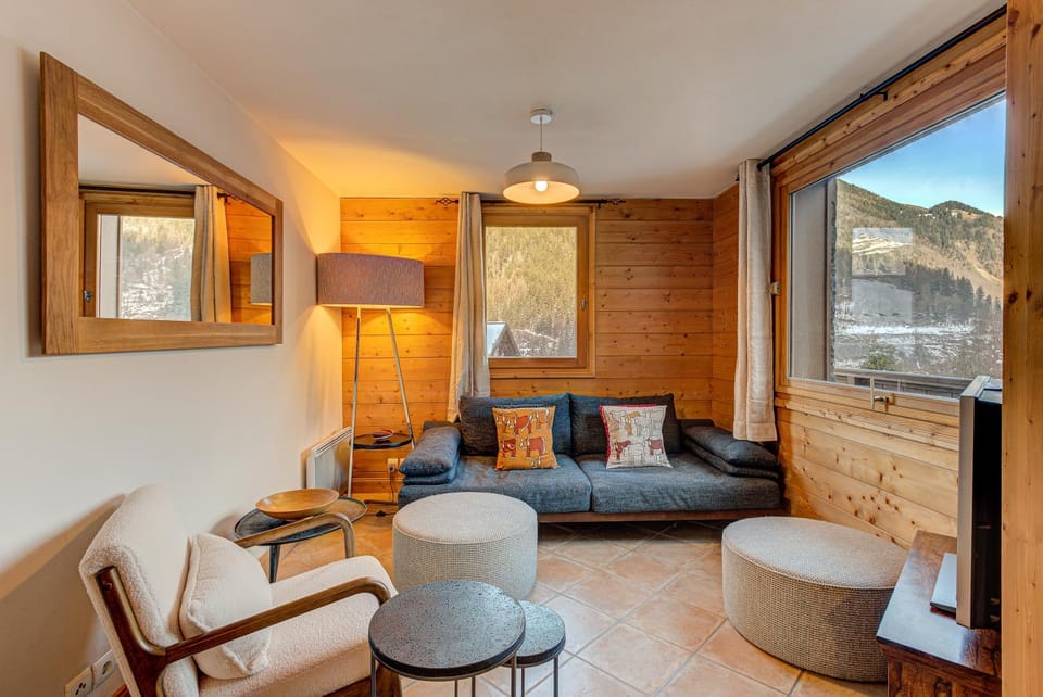 Living room, Seating area, Mountain view