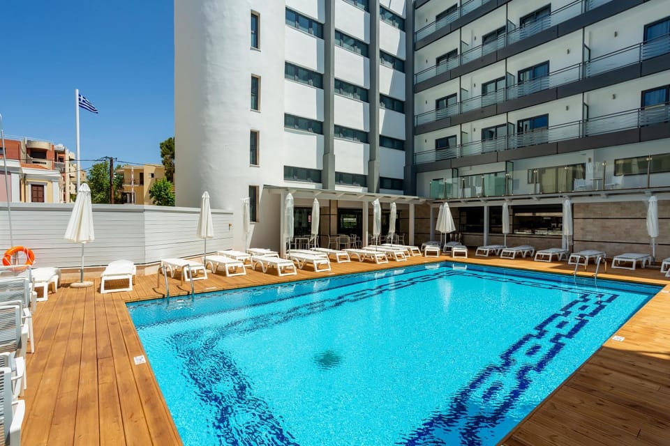 Property building, Swimming pool, Swimming pool