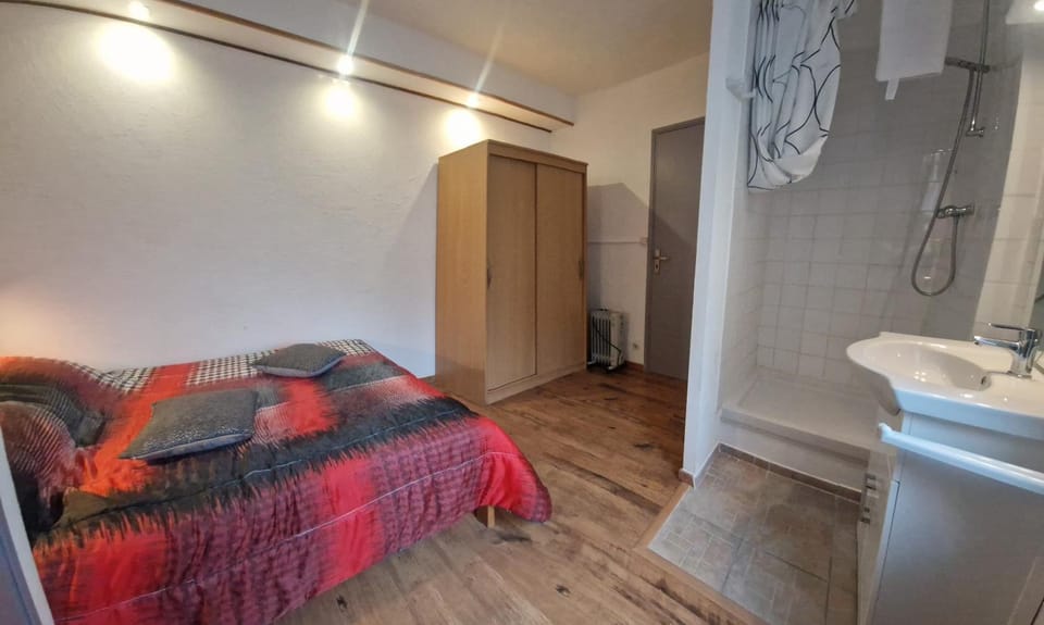Chalet les Moineaux Chambres d'Hôtes Bed and Breakfast in Piedmont