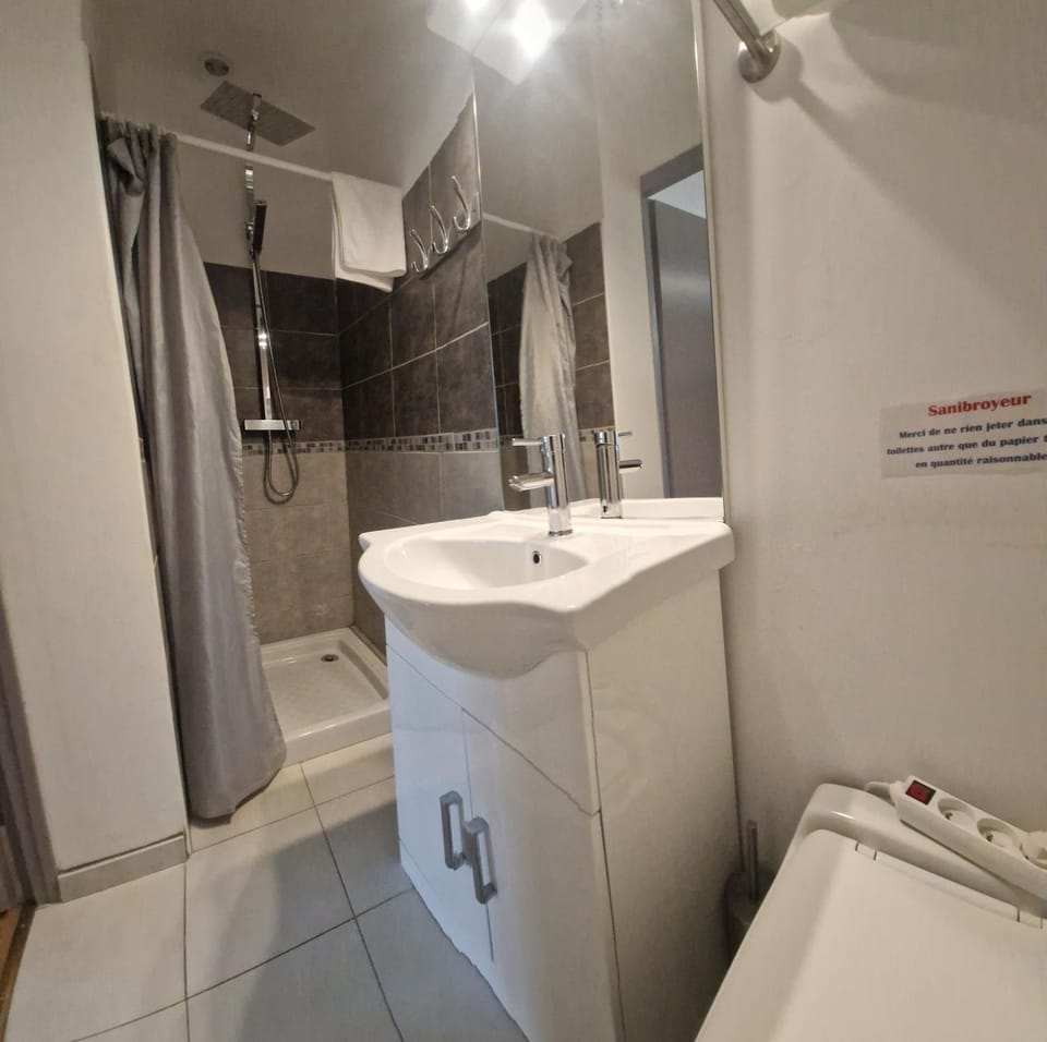 Chalet les Moineaux Chambres d'Hôtes Bed and Breakfast in Piedmont