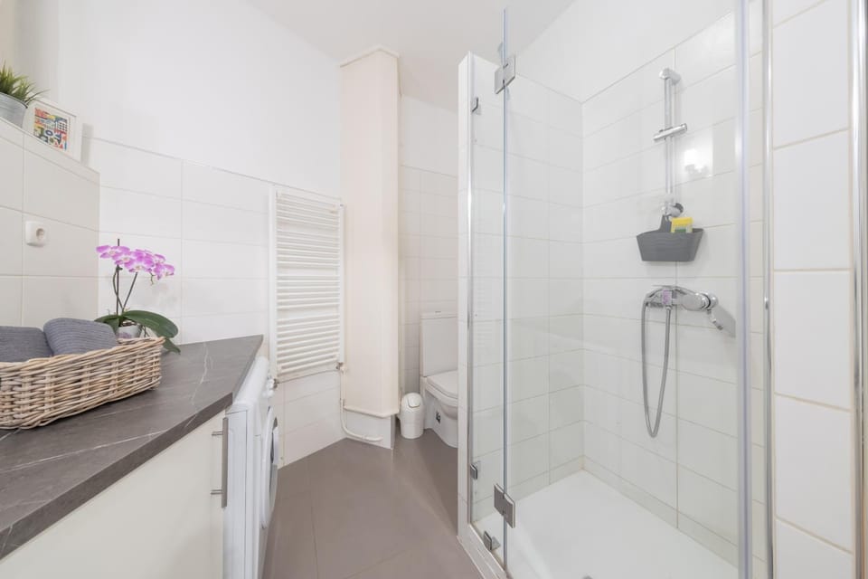 Shower, Toilet, Bathroom, towels