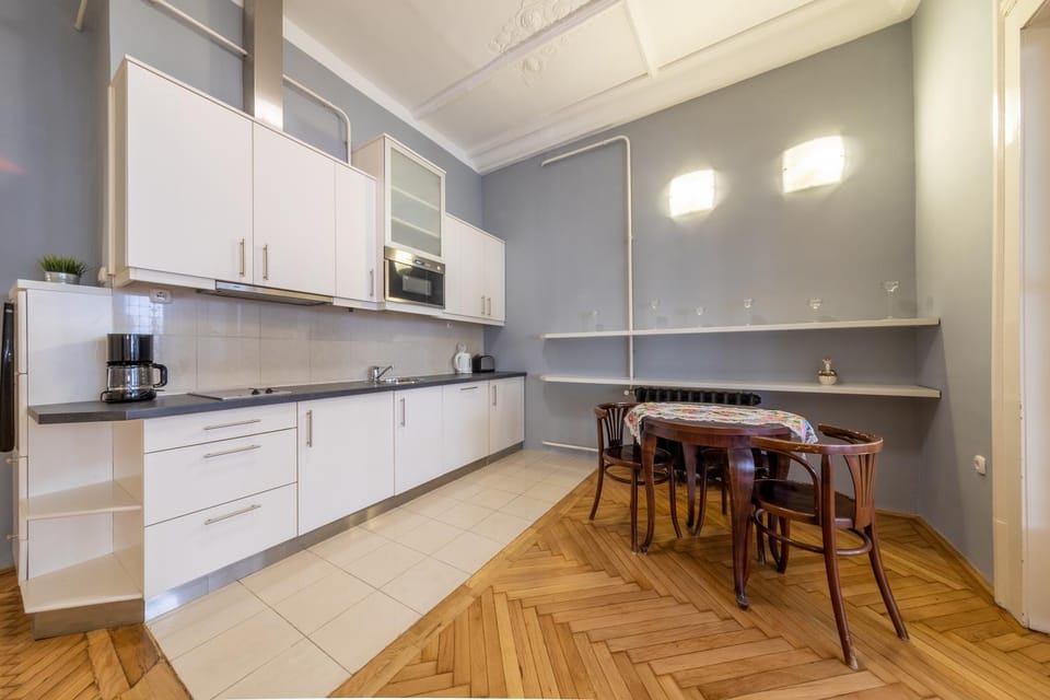 Kitchen or kitchenette, Dining area, stove