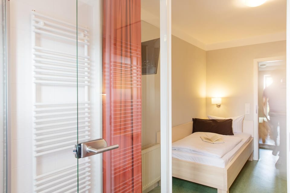 Bed, Photo of the whole room, Decorative detail