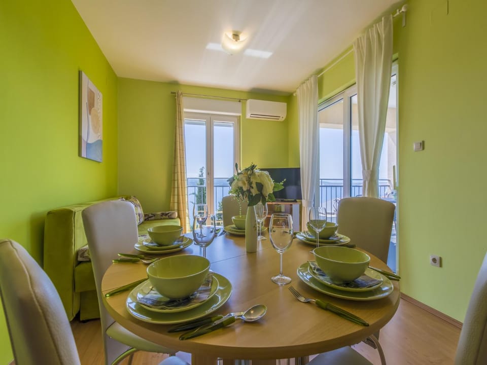 Kitchen or kitchenette, Living room, Dining area