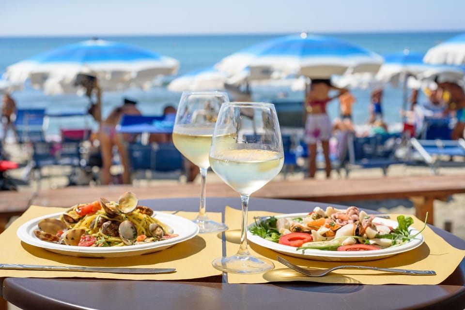 Food and drinks, Beach, Lunch