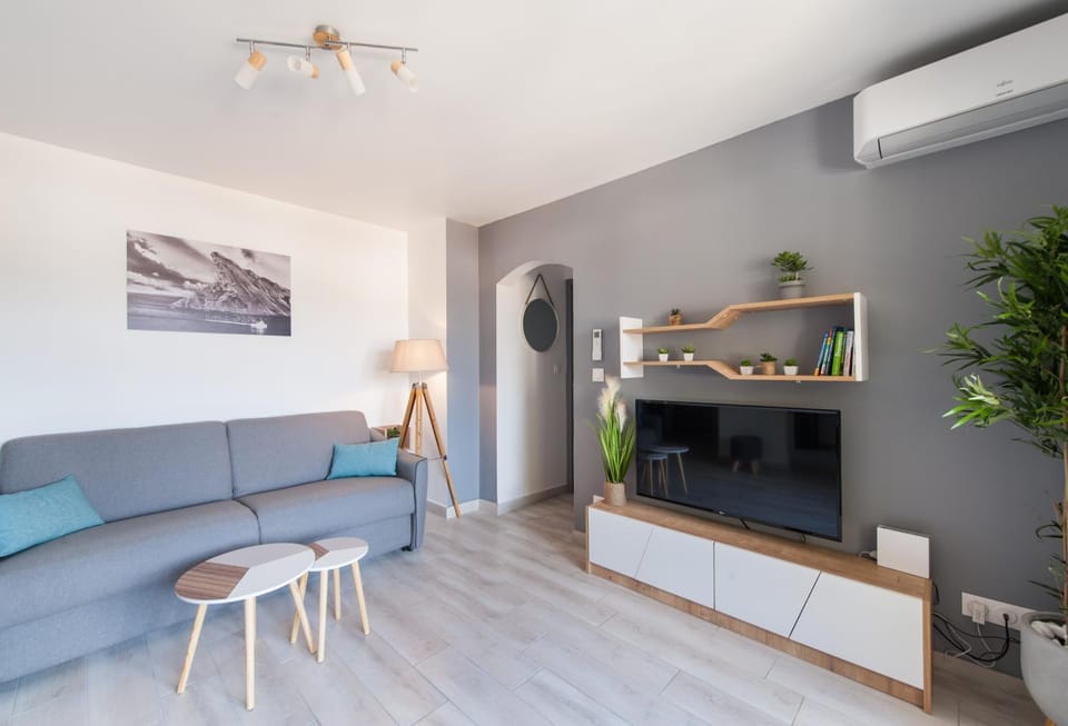 Communal lounge/ TV room, TV and multimedia, Living room, Seating area