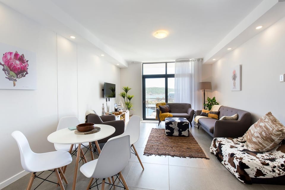 TV and multimedia, Living room, Photo of the whole room, Decorative detail, Dining area
