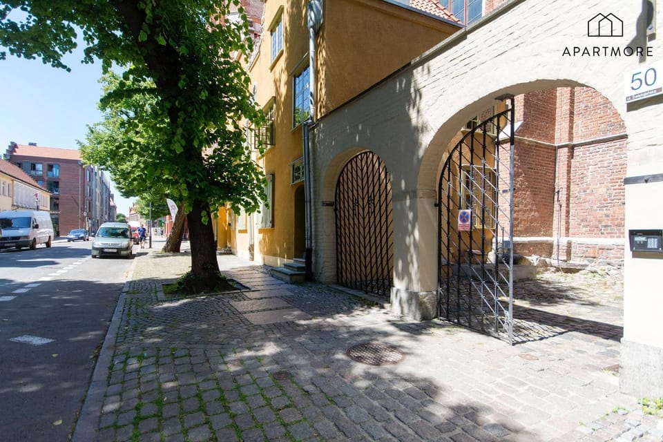 Property building, Facade/entrance