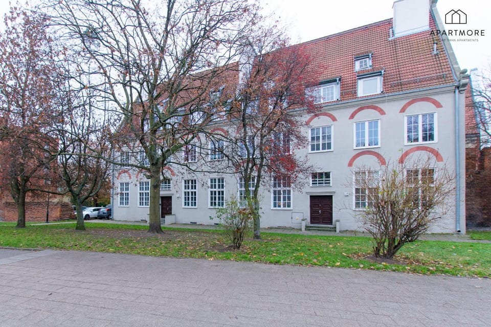 Property building, Location