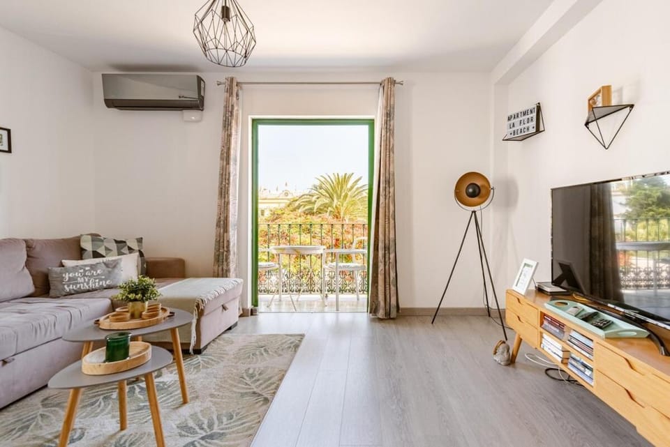 TV and multimedia, Balcony/Terrace, Living room, air conditioner