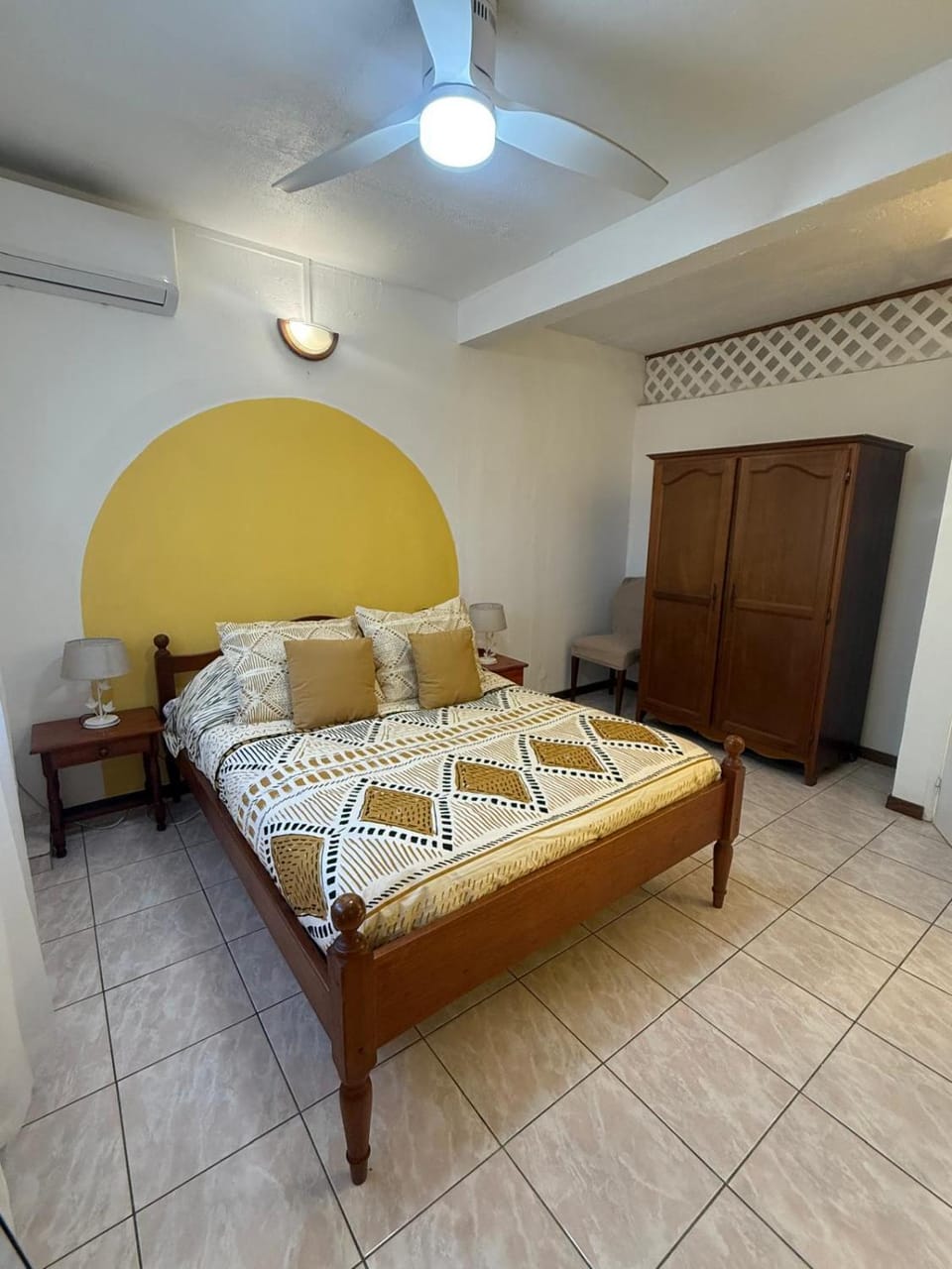 Bed, Photo of the whole room, Seating area, Bedroom, flat iron, towels, wardrobe, air conditioner