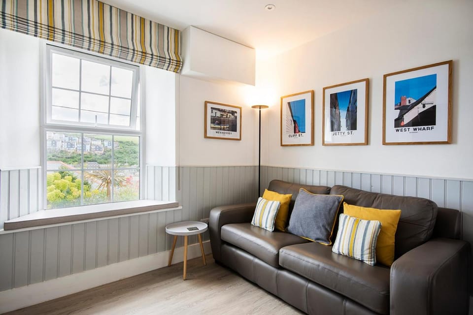 Seafarers - Coastguard Cottage with sea views, garden and parking House in Mevagissey