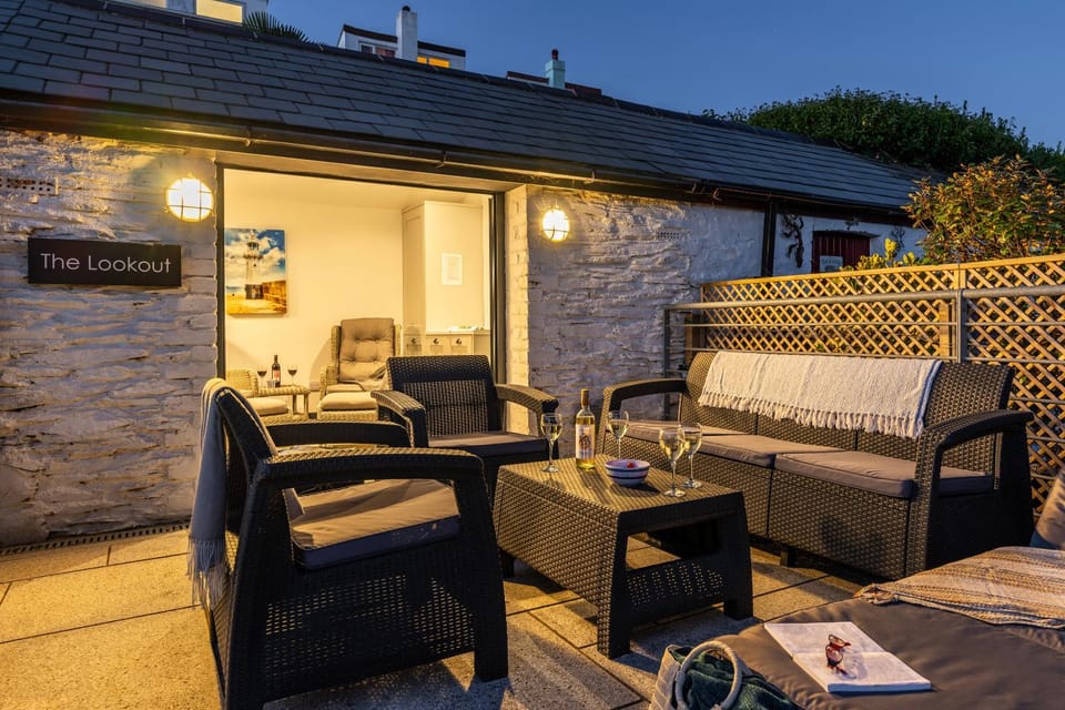 Seafarers - Coastguard Cottage with sea views, garden and parking House in Mevagissey