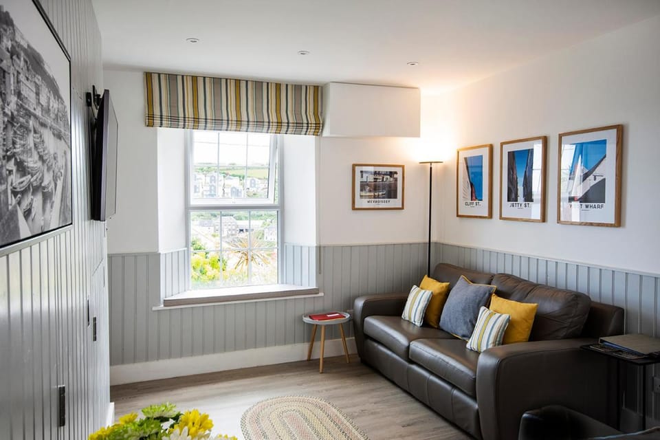 Seafarers - Coastguard Cottage with sea views, garden and parking House in Mevagissey
