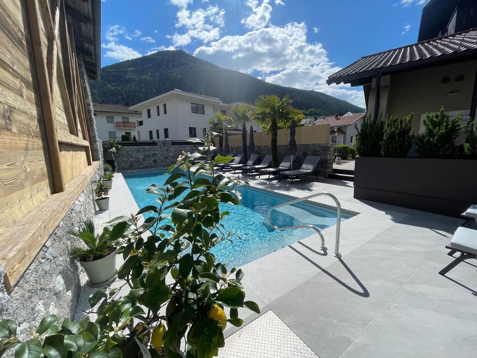 Swimming pool, Swimming pool