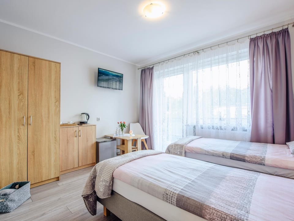 TV and multimedia, Coffee/tea facilities, View (from property/room), Other, Photo of the whole room, Decorative detail, Bedroom, On site, Area and facilities