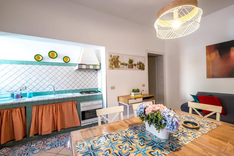 Kitchen or kitchenette, Living room, Seating area
