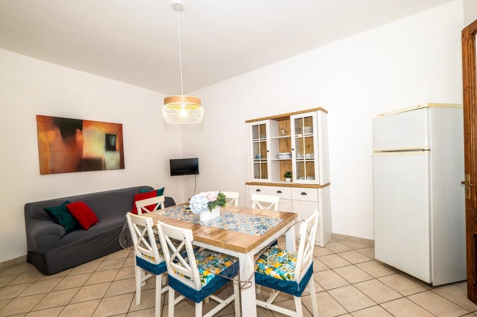 TV and multimedia, Kitchen or kitchenette, Living room, Dining area, oven