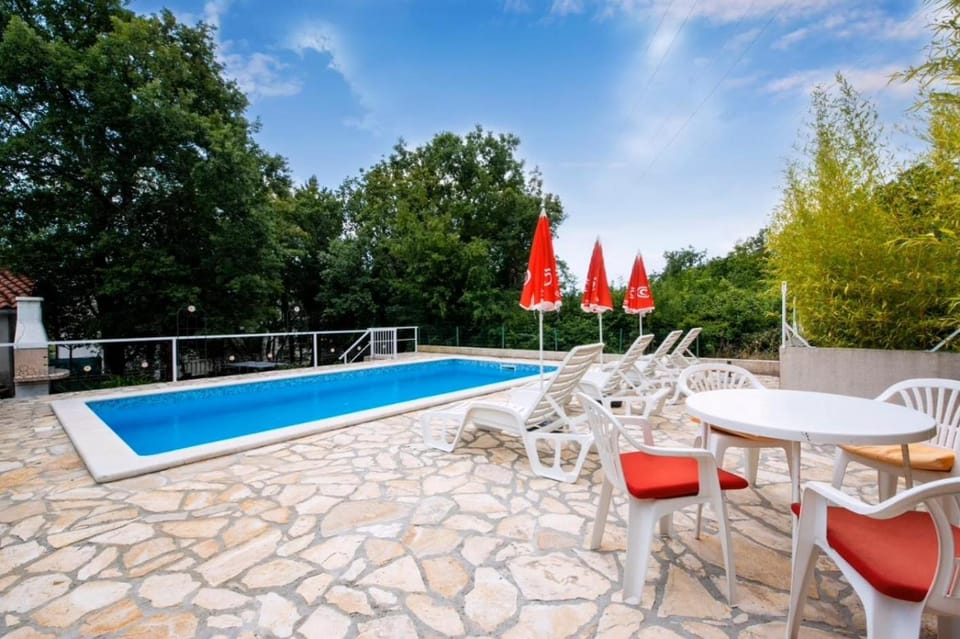 Swimming pool, Swimming pool