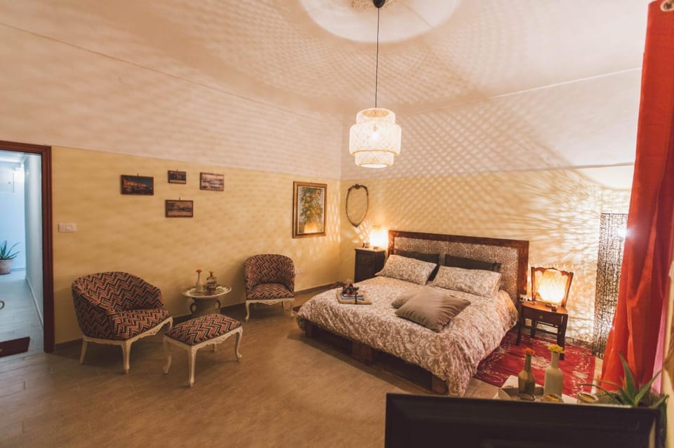 Bed, Living room, Photo of the whole room