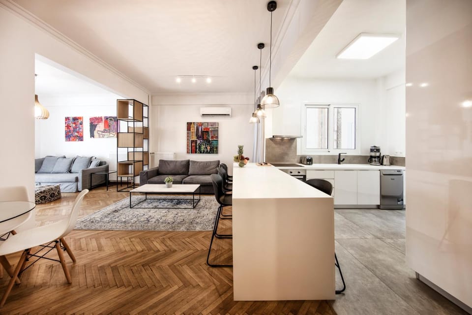 Kitchen or kitchenette, Living room, Seating area, Dining area