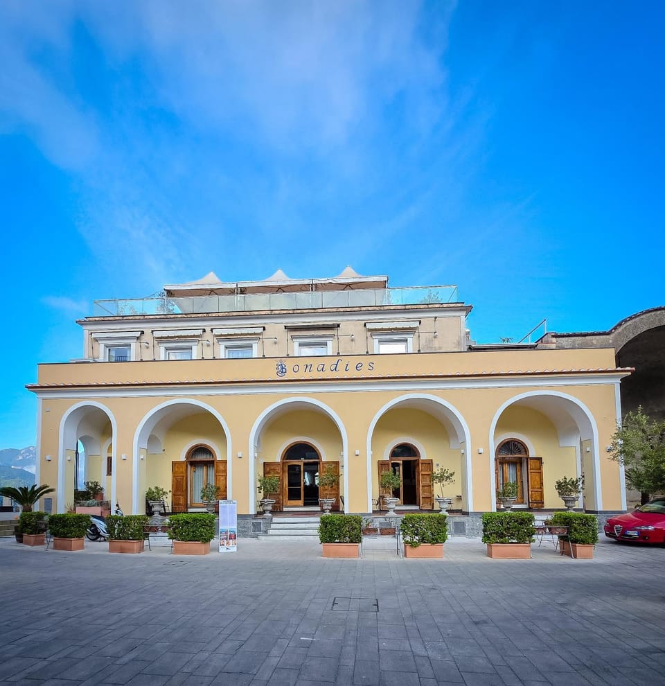 Property building, Restaurant/places to eat, Breakfast