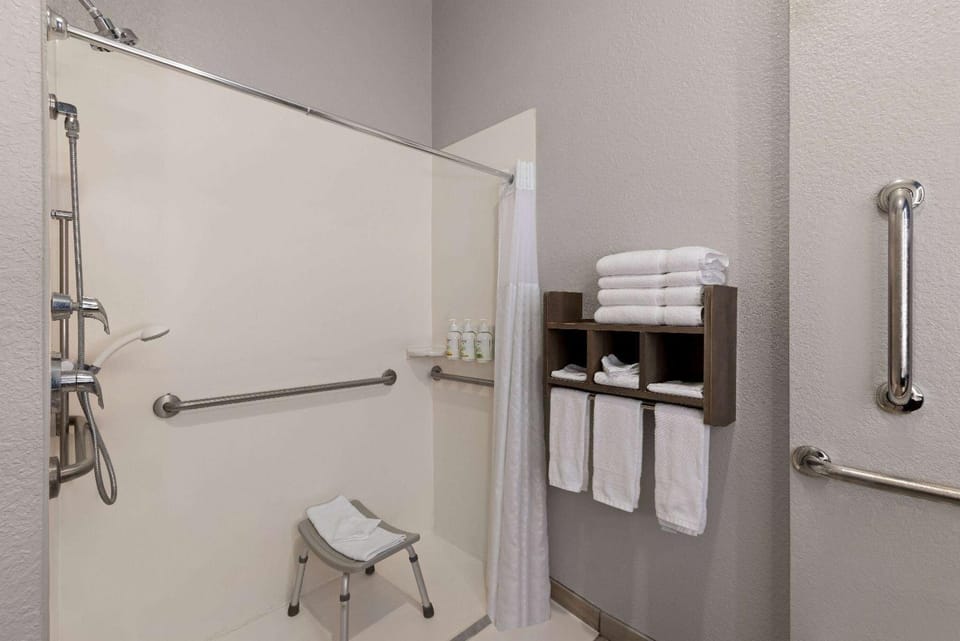 Shower, acessibility